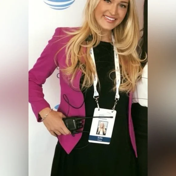 Hot pink blazer - super flattering cut - Picture 2 of 2